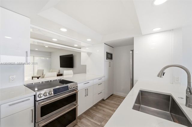 2757 NE 165th Ter 28, North Miami Beach, FL 33160