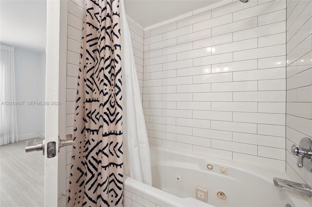 2757 NE 165th Ter 28, North Miami Beach, FL 33160