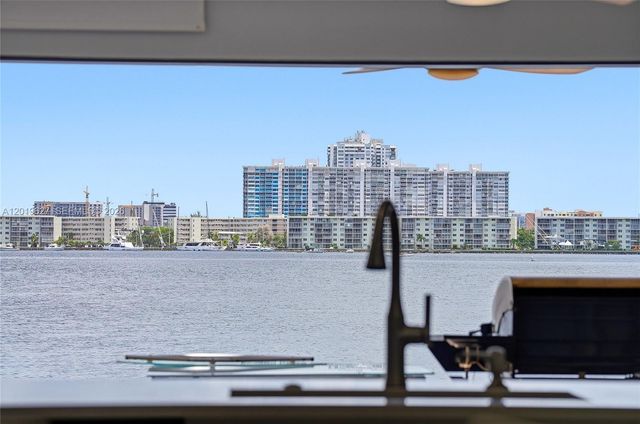 2757 NE 165th Ter 28, North Miami Beach, FL 33160