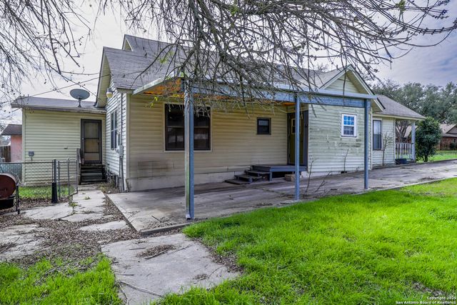 711 S 7TH ST, Kenedy, TX 78119