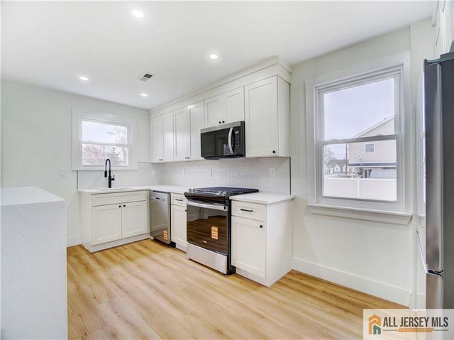 2 Anne Street, South River, NJ 08882