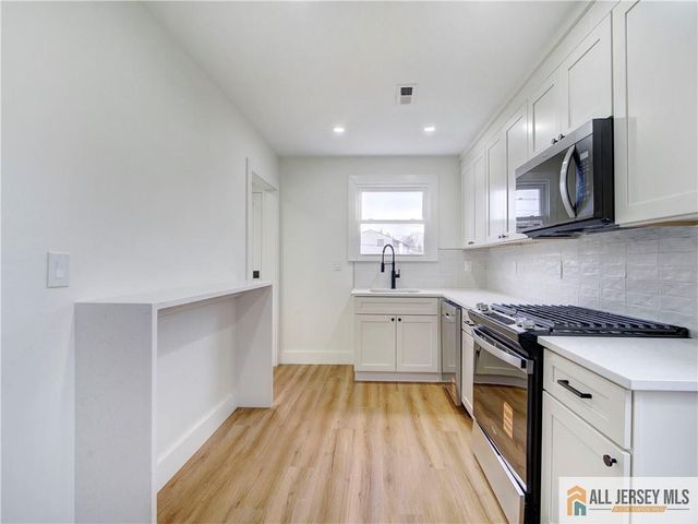 2 Anne Street, South River, NJ 08882