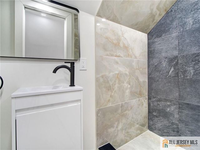 2 Anne Street, South River, NJ 08882