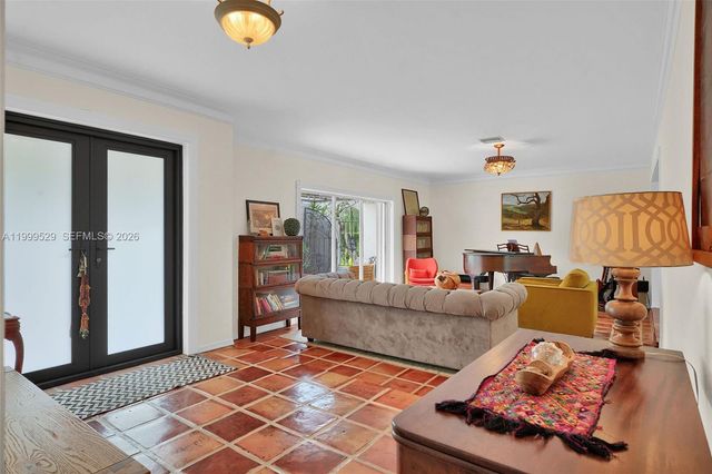 15280 SW 72nd Ave, Palmetto Bay, FL 33157