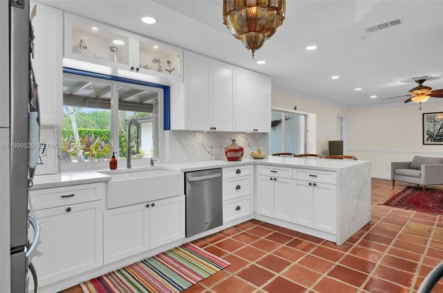 15280 SW 72nd Ave, Palmetto Bay, FL 33157