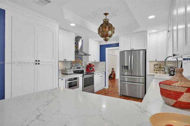 15280 SW 72nd Ave, Palmetto Bay, FL 33157