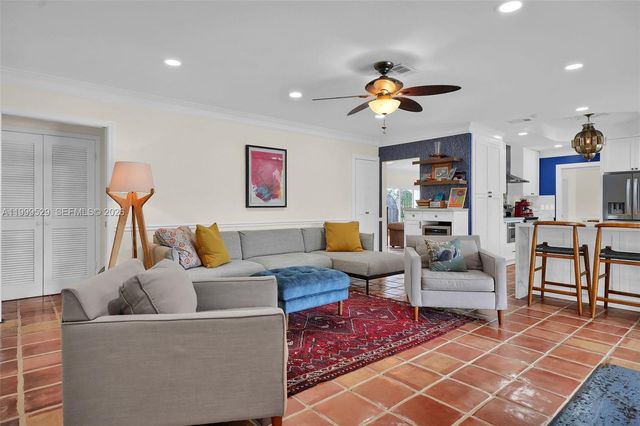 15280 SW 72nd Ave, Palmetto Bay, FL 33157