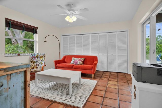 15280 SW 72nd Ave, Palmetto Bay, FL 33157