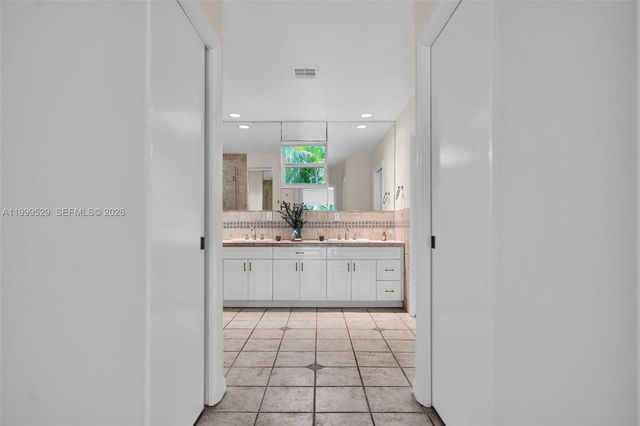 15280 SW 72nd Ave, Palmetto Bay, FL 33157