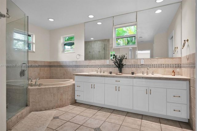 15280 SW 72nd Ave, Palmetto Bay, FL 33157