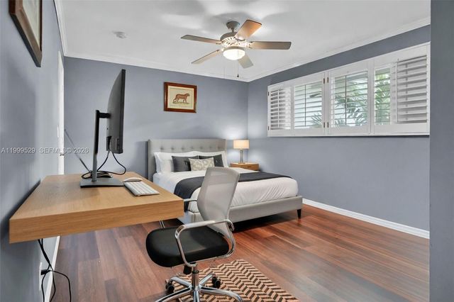 15280 SW 72nd Ave, Palmetto Bay, FL 33157