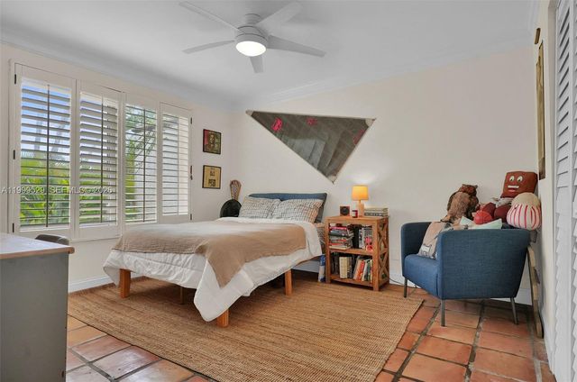 15280 SW 72nd Ave, Palmetto Bay, FL 33157