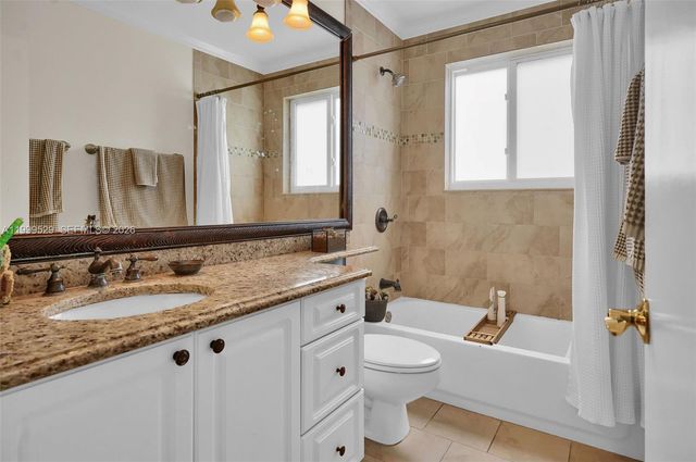 15280 SW 72nd Ave, Palmetto Bay, FL 33157