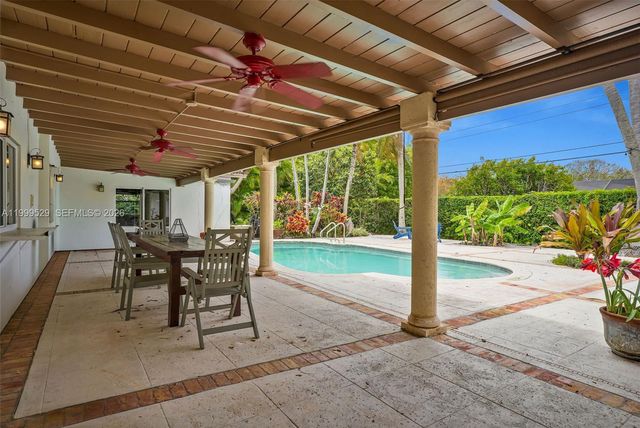 15280 SW 72nd Ave, Palmetto Bay, FL 33157