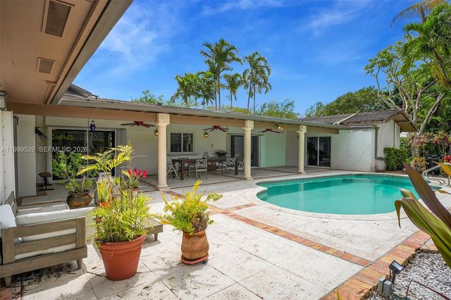 15280 SW 72nd Ave, Palmetto Bay, FL 33157