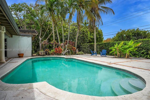 15280 SW 72nd Ave, Palmetto Bay, FL 33157