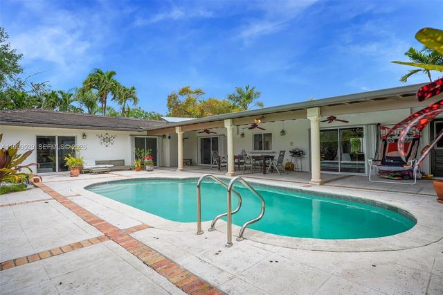 15280 SW 72nd Ave, Palmetto Bay, FL 33157