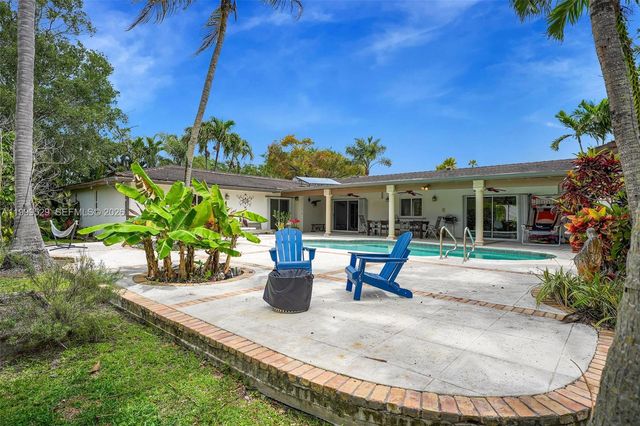 15280 SW 72nd Ave, Palmetto Bay, FL 33157