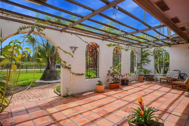 15280 SW 72nd Ave, Palmetto Bay, FL 33157