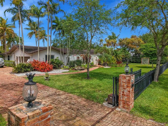 15280 SW 72nd Ave, Palmetto Bay, FL 33157