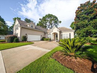12 Point West Dr, Bluffton, SC 29910
