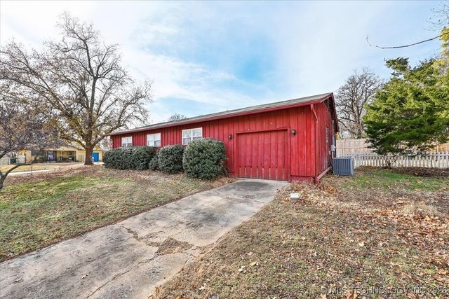 1115 Forest Drive, Sand Springs, OK 74063