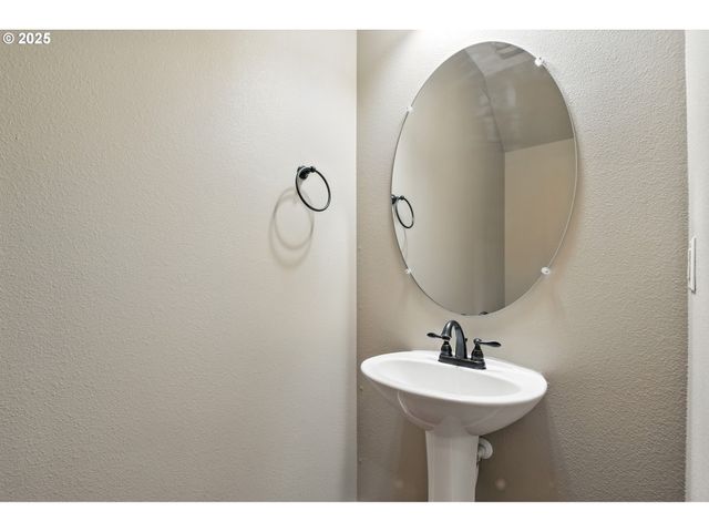 1915 Nw SAGE St, Camas, WA 98607
