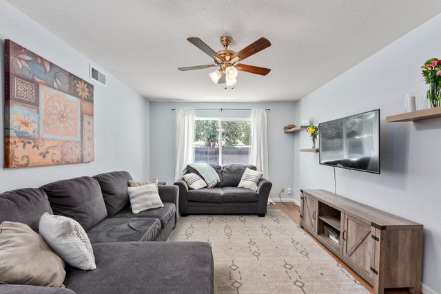 10805 Segovia Way, Rancho Cordova, CA 95670