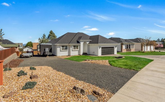 3773 SW Timber Avenue, Redmond, OR 97756