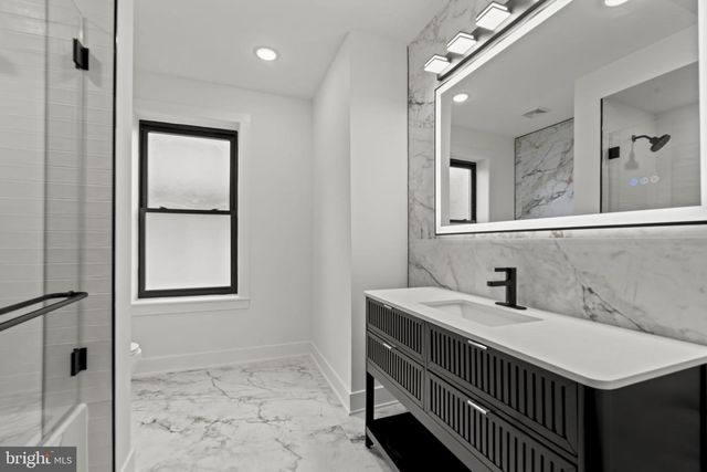 404 W SCHOOL HOUSE LN, Philadelphia, PA 19144