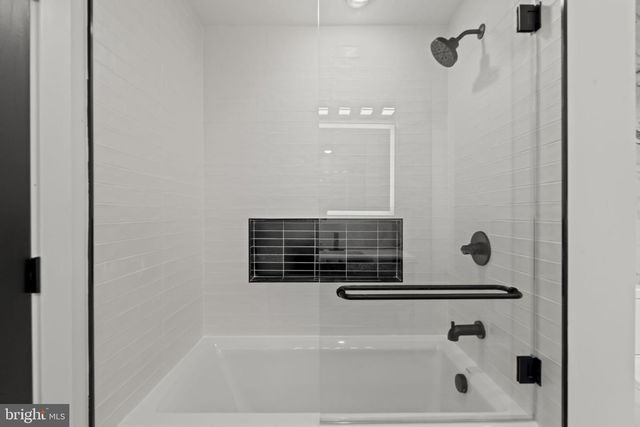 404 W SCHOOL HOUSE LN, Philadelphia, PA 19144