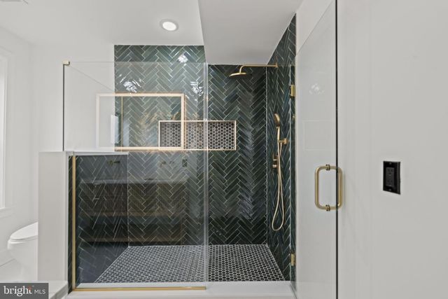 404 W SCHOOL HOUSE LN, Philadelphia, PA 19144