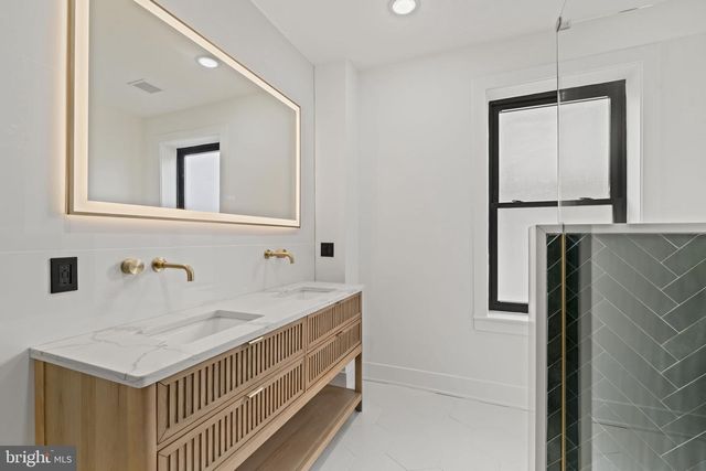 404 W SCHOOL HOUSE LN, Philadelphia, PA 19144