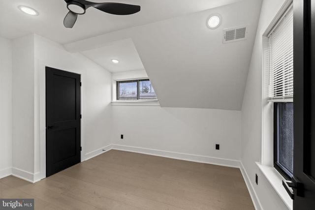 404 W SCHOOL HOUSE LN, Philadelphia, PA 19144