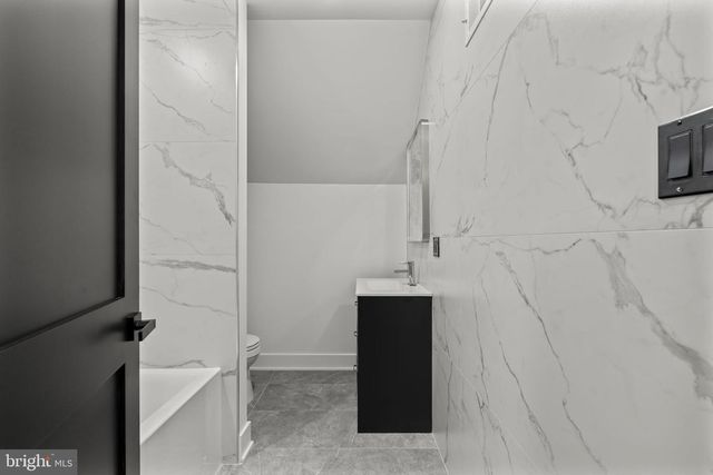 404 W SCHOOL HOUSE LN, Philadelphia, PA 19144