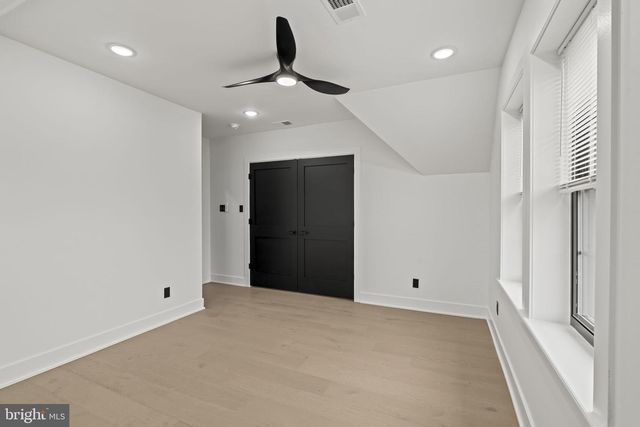 404 W SCHOOL HOUSE LN, Philadelphia, PA 19144