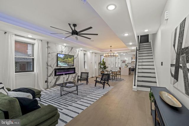 404 W SCHOOL HOUSE LN, Philadelphia, PA 19144