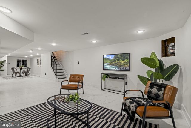 404 W SCHOOL HOUSE LN, Philadelphia, PA 19144