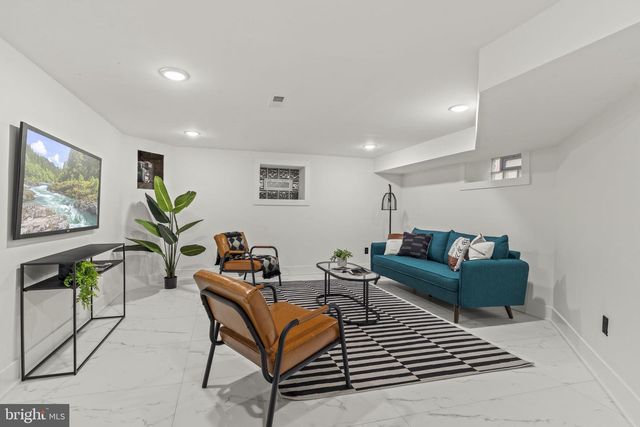 404 W SCHOOL HOUSE LN, Philadelphia, PA 19144