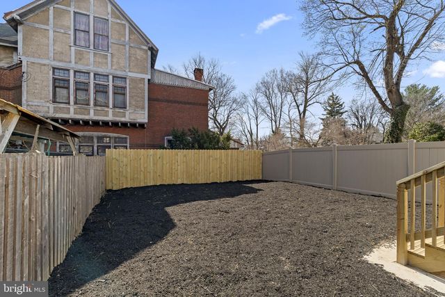 404 W SCHOOL HOUSE LN, Philadelphia, PA 19144