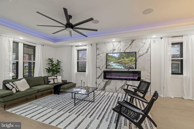 404 W SCHOOL HOUSE LN, Philadelphia, PA 19144