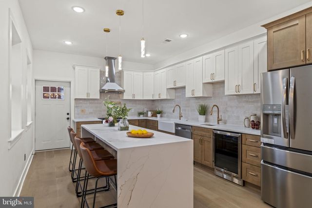 404 W SCHOOL HOUSE LN, Philadelphia, PA 19144