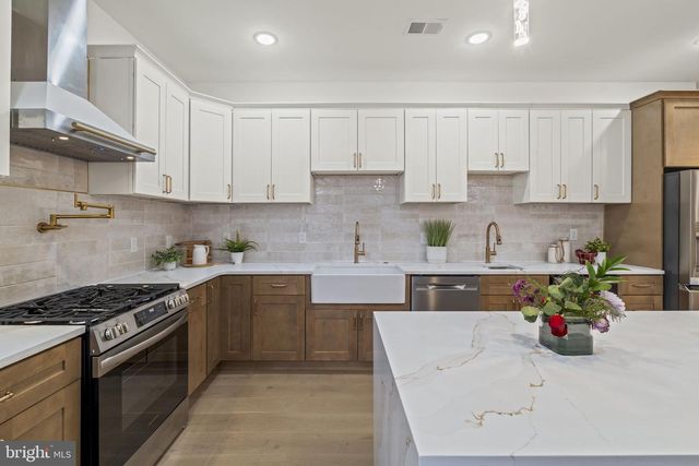 404 W SCHOOL HOUSE LN, Philadelphia, PA 19144