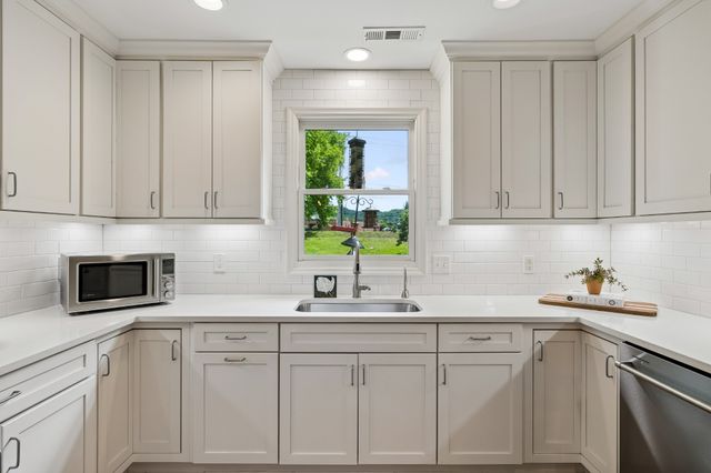 235 Boxwood Dr, Franklin, TN 37069