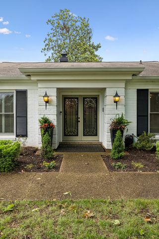 235 Boxwood Dr, Franklin, TN 37069