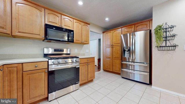 210 LEXINGTON DR, Tuckerton, NJ 08087