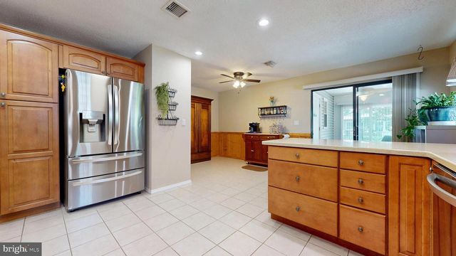 210 LEXINGTON DR, Tuckerton, NJ 08087