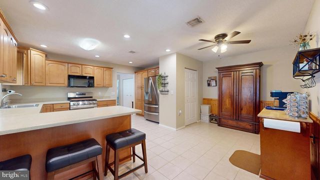 210 LEXINGTON DR, Tuckerton, NJ 08087