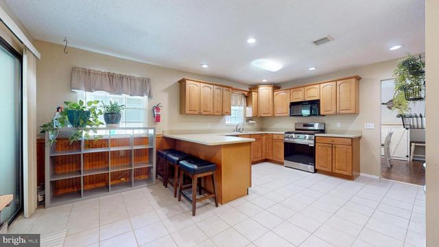 210 LEXINGTON DR, Tuckerton, NJ 08087