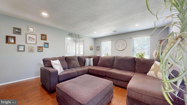 210 LEXINGTON DR, Tuckerton, NJ 08087